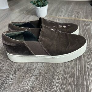 VINCE WARREN VELVET BROWN Slip-On Shoes SZ 9.5 women’s
